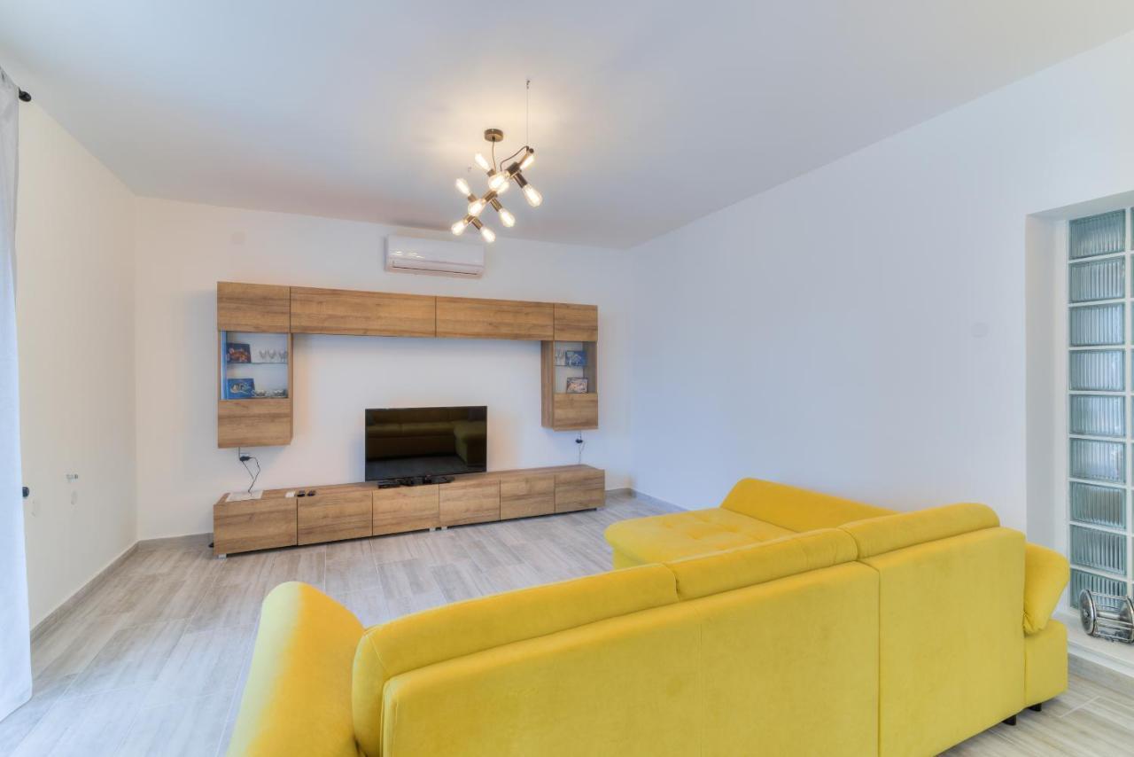 Demi II Apartment Сен Екстериор снимка