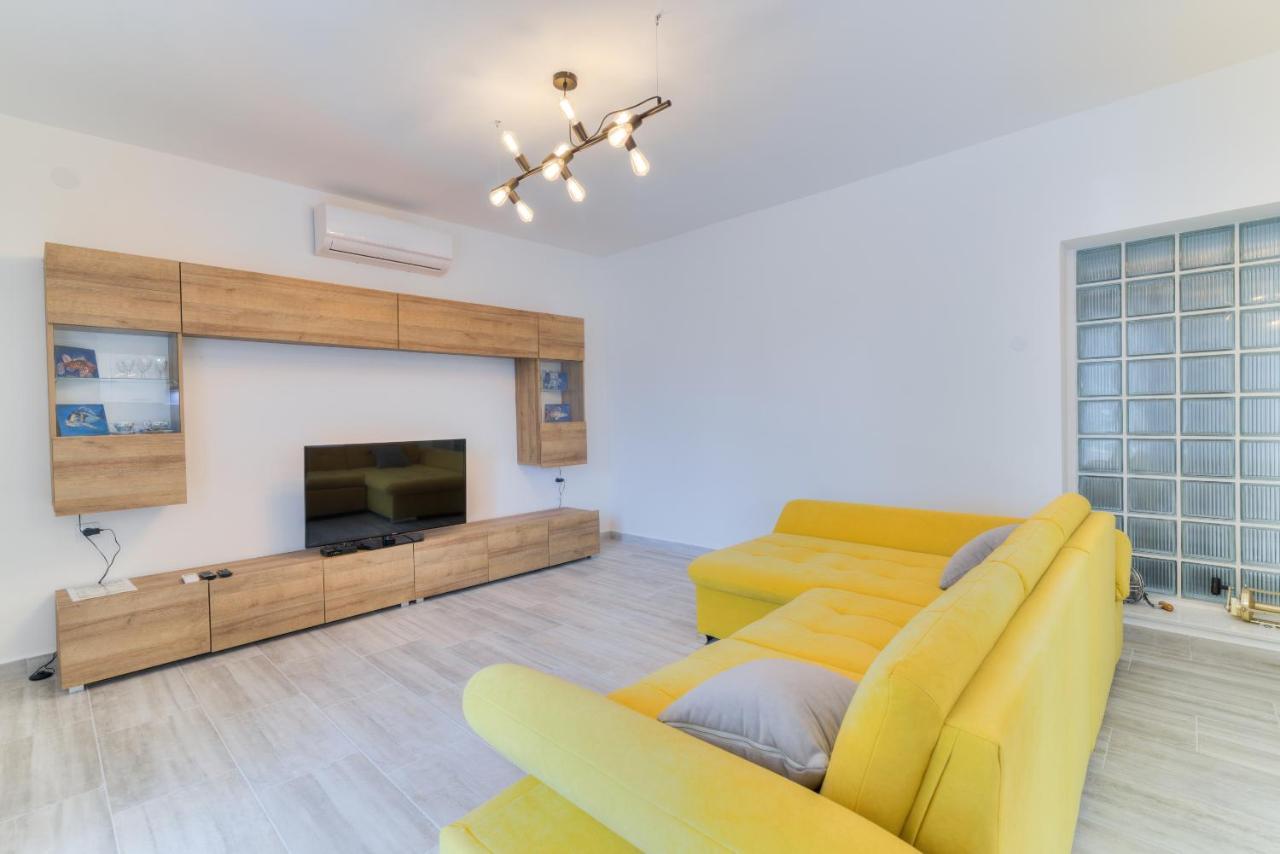 Demi II Apartment Сен Екстериор снимка