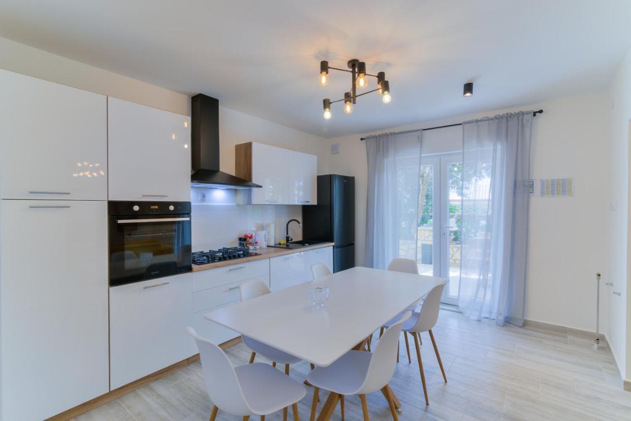 Demi II Apartment Сен Екстериор снимка