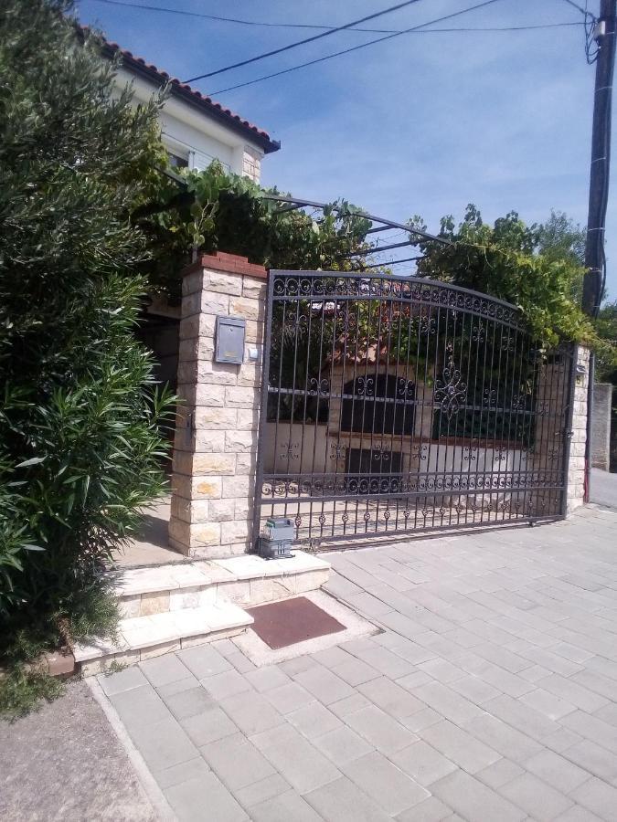 Demi II Apartment Сен Екстериор снимка